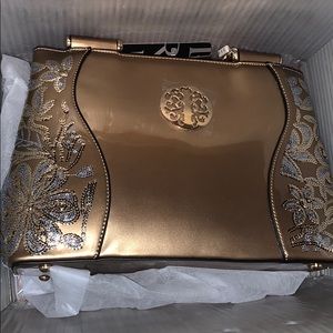 Unique hold retro purse embroidered